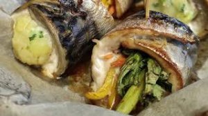 Не копченая скумбрия. Вкусный и быстрый ужин - рулетики из скумбрии в духовке. Уже с гарниром!