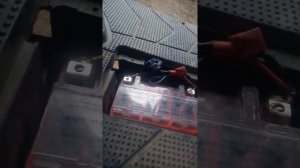 Как подзарядить мертвый аккумулятор сварочным аппаратом быстро. Лайфхак. WorkCar