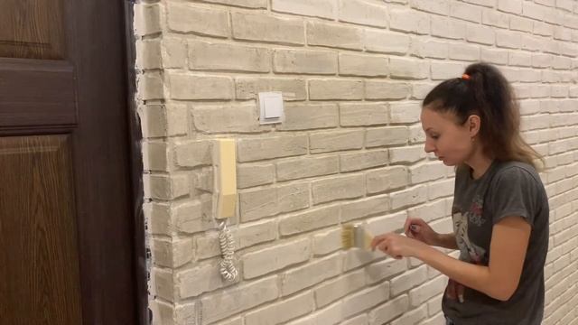 Бюджетный ремонт в коридоре/Продолжаем ремонт в новом году/Крашу имитацию кирпичной кладки