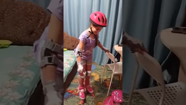 Учимся с мамой кататься на роликах смотреть онлайн