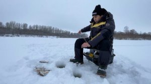 Ловля плотвы зимой на мормышку на течении со льда. Рыбалка вместо Нового года и Золотая рыбка