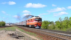 ТЭП70-0293 в старом окрасе с поездом Санкт-Петербург-Самара в Иванове.