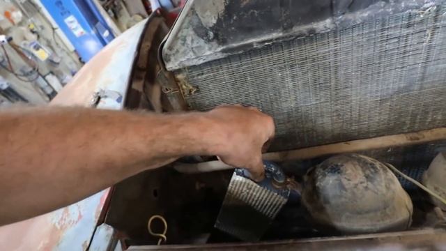 Throwing a motor in the 48 Mercury pickup and taking it for a drive. смотреть онлайн