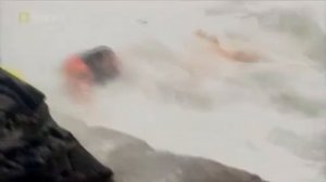 Человек упал со скалы Это надо видеть