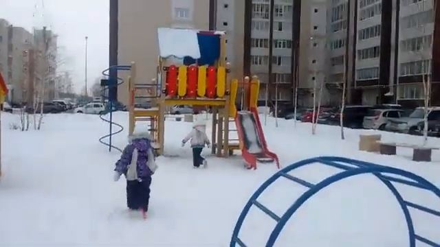 Играем на улице //Зимушка -зима смотреть онлайн