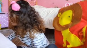 Домик для котенка своими руками за 5 минут! Но что-то пошло не так:) Котенок в шоке! Но доволен:)