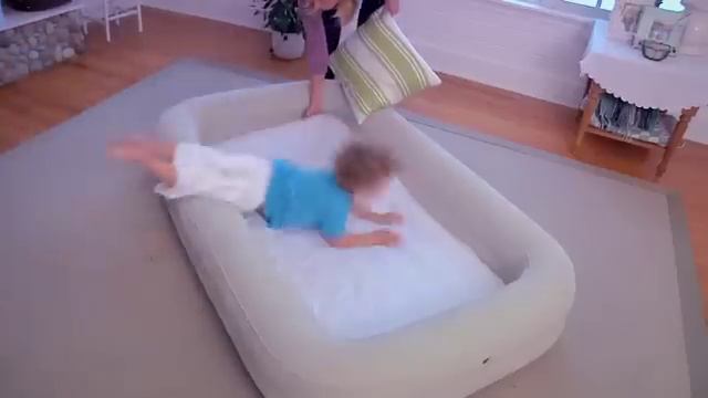 Intex Kidz Travel Bed смотреть онлайн