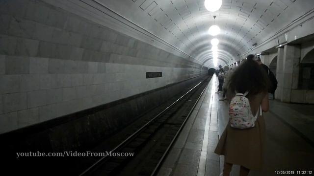 Манёвры поезда на станции "Охотный Ряд" // 12 мая 2019 смотреть онлайн