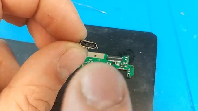 Ремонт телефона HomTom, подробная инструкция как заменить разъём зарядки паяльником очень легко смотреть онлайн