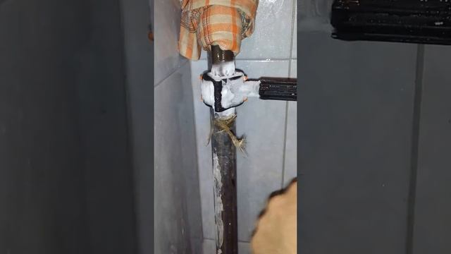 Замена отсекающего вентиля горячей воды под давлением смотреть онлайн