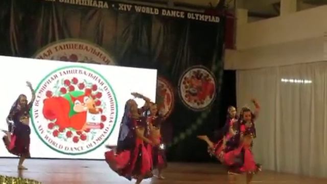 Школа индийского танца "Амрапали". Болливуд малая группа. ВТО 2017. Sultana Sultana смотреть онлайн