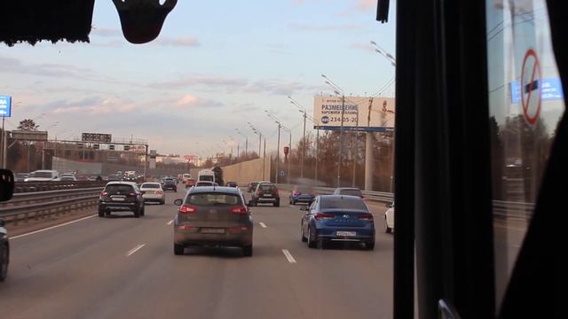 Солнечный вечер в окрестностях Москвы и Красногорска - на автобусе по Новорижскому шоссе смотреть онлайн