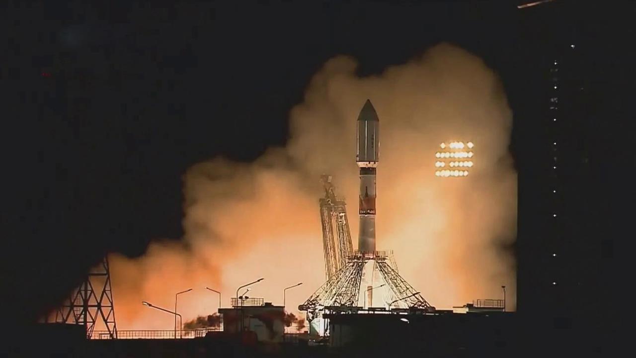С космодрома Восточный стартовала ракета-носитель "Союз" с первым спутником группировки "Сфера"