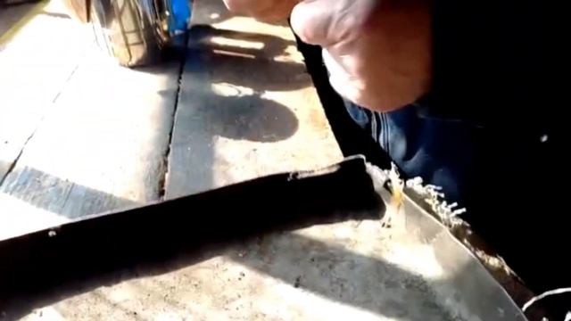ОБЗОР НАШЕЙ НОВИНКИ НА ПАСЕКЕ. Электрический дымарь лучший помошник на пасеке #вековаяпасека