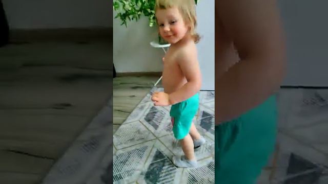 #нашаСаша много балуется и мало есть #макарошки