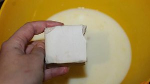 Тесто для пиццы на молоке с дрожжами