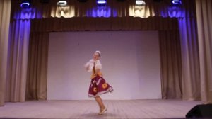 Танцевальный коллектив "Счастливое детство" танец "Чеботуха" Солистка : Карманова Елизавета