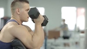 bodymaster : Сгибания Зоттмана на скамье Скотта