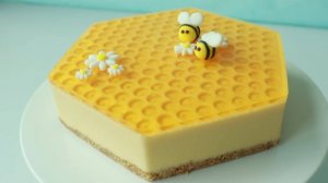 Манговый чизкейк с пчелками