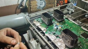 Ремот блока MUX-4 на КАМАЗ 5490-S5. Перепайка драйвера с нижним подогревом. Вскрытие блока.