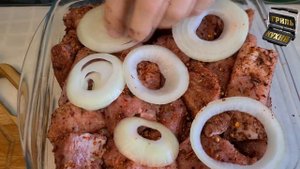 Шашлык из свинины с помидорами и маринованный лук
