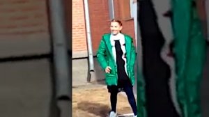 Как дерутся девочки ЗА ЦВЕТЫ