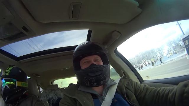 В ШЛЕМАХ НА АВТО -новые правила)))) смотреть онлайн