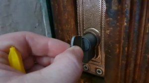 Как достать сломаный ключ из замка. Рабочий лайфхак