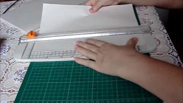 Режу бумагу для плетения