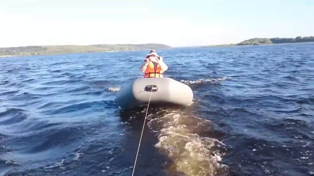 Флагман-320 под Nissan-Marine-5 и лодка на буксире смотреть онлайн