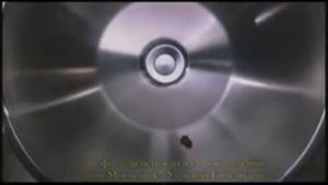 Киноляп Джонни Мнемоник  Johnny Mnemonic (1995) moytreker.ru