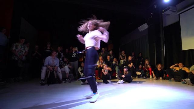 Newstyle Shuffle Battle vol. 3 [ Beginners ] Mi sssmile vs ЗефиркаErnesta смотреть онлайн