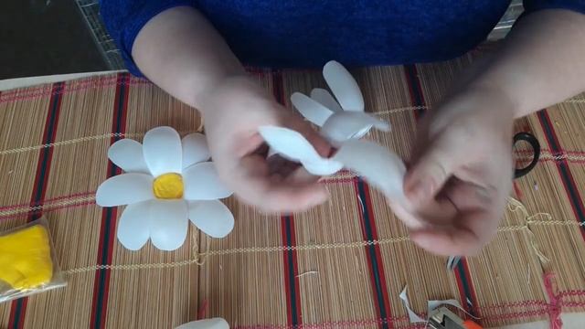 МК "Объемные цветы из пластиковых бутылок " смотреть онлайн