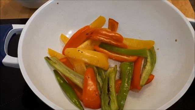 Китайская кухня. Быстро и вкусно. Жареные перцы в соусе с чесноком mp4 смотреть онлайн