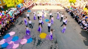 Танец  на последнем звонке.