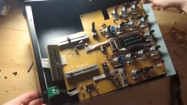 Разборка аудиомикшера Numark DM 1050 смотреть онлайн