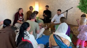 Мукунда прабху-kirtan