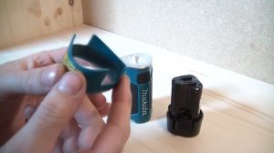 Вскрытие покажет. Аккуратно разбираем фонарь Makita ML100.