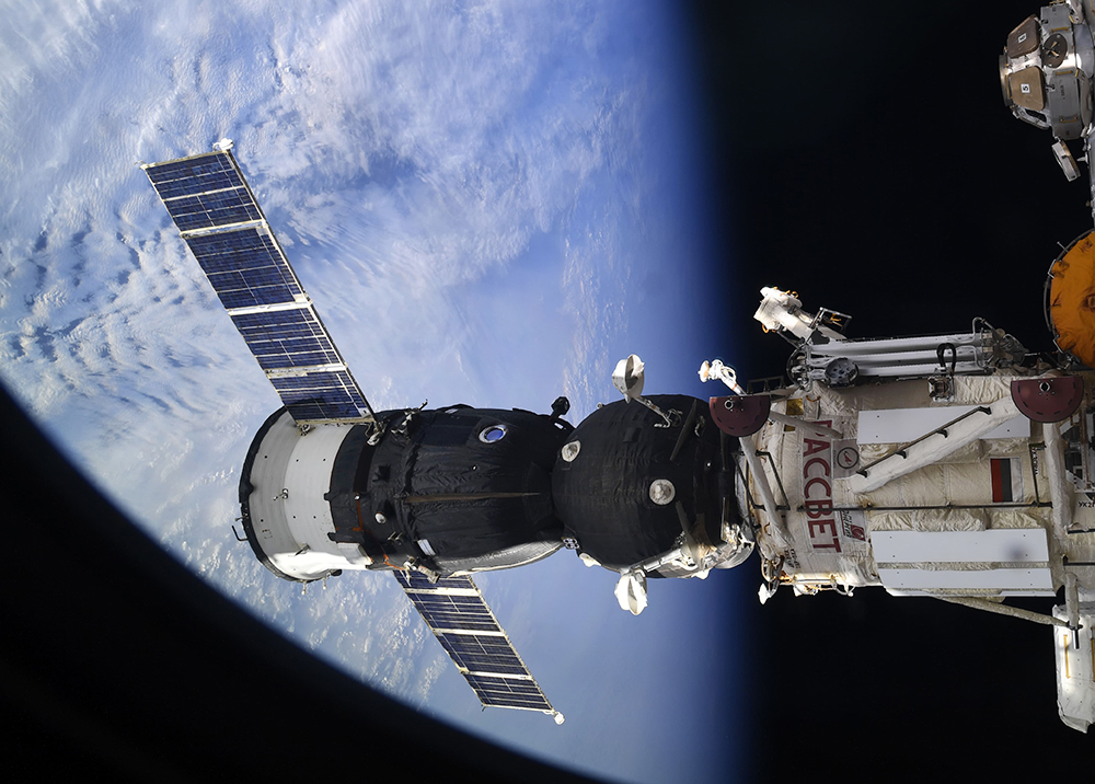 Корабль "Прогресс" отстыковался от Международной космической станции / События на ТВЦ