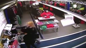 Кража футболки в магазине "Спортмастер"