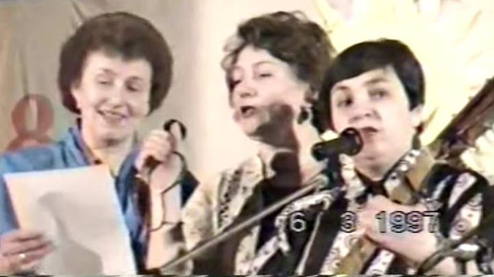 Концерт к 8 марта (Выступают члены клуба "Островок", 1997 г.)
