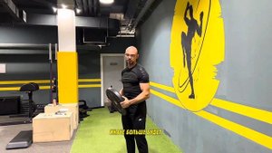 Упражнение на дельты - вращение диска над головой