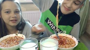 ОСТРЫЙ ДОШИРАК CHALLENGE ! С ДРУЗЬЯМИ