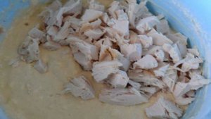 Пирог с сыром, куриным филе и кунжутом
