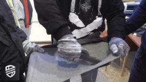 Тест противопорезной ткани из состава одежды, защищающей от ножа