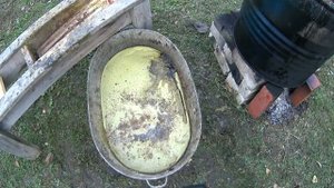 Топим воск проще некуда.