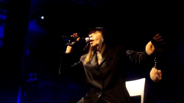 Brigitte Fontaine "Harem" live@ Lyon 18/12/2010 смотреть онлайн
