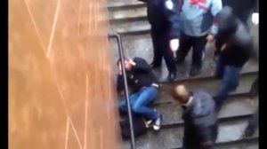 Харьков избиение людей у метро. Куда мы катимся- видео_2