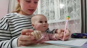 делаем уроки с Мией после развивающий школы ?