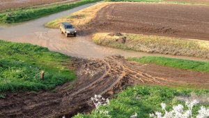 isuzu trooper vs toyota 90 prado